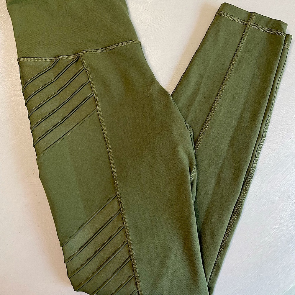 Old Navy Active 7/8 Leggings - Women’s Size Small